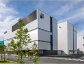 入口アプローチからの全景